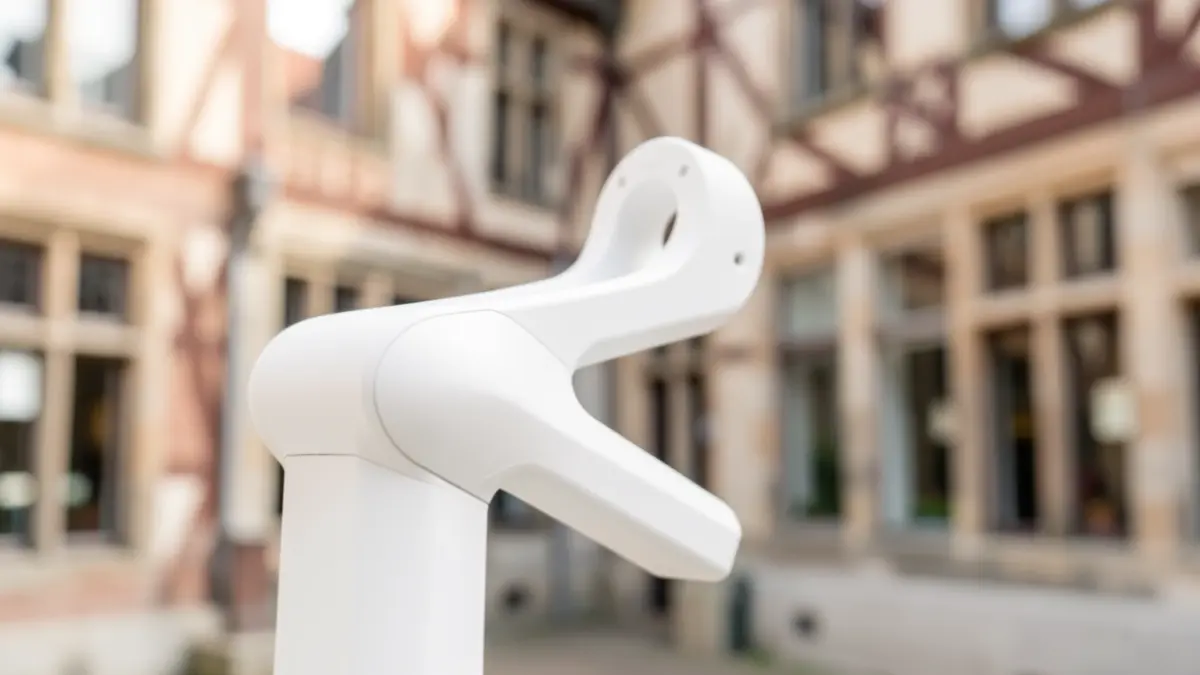 Generic image of a medical screening tool with Flemish architecture in the background.